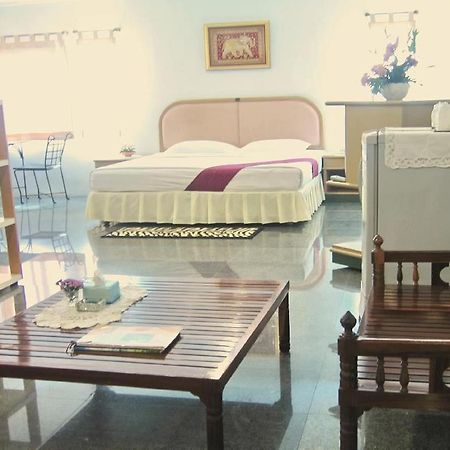 Regent Silom Hotel Bangkok Bagian luar foto