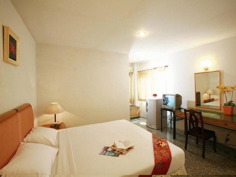 Regent Silom Hotel Bangkok Bagian luar foto