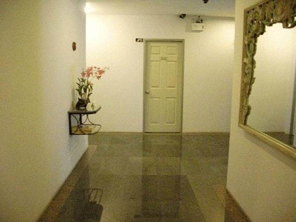 Regent Silom Hotel Bangkok Bagian luar foto