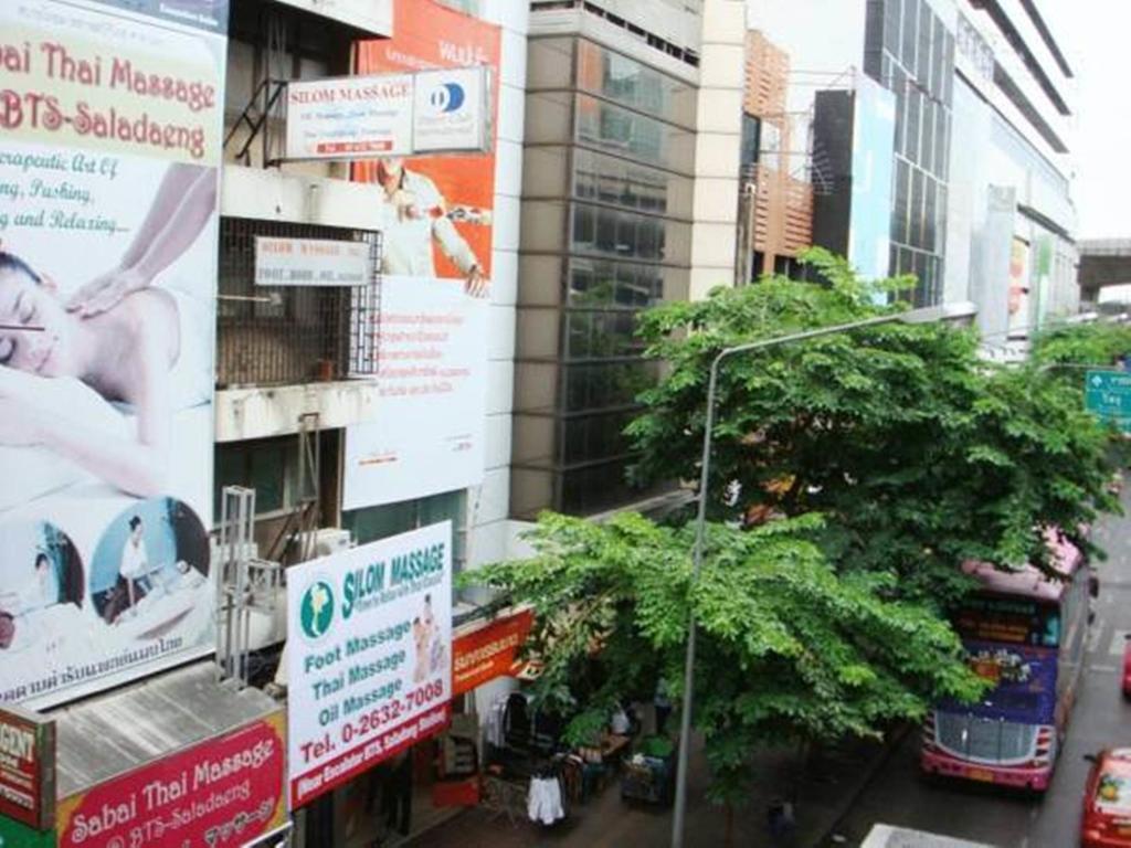 Regent Silom Hotel Bangkok Bagian luar foto