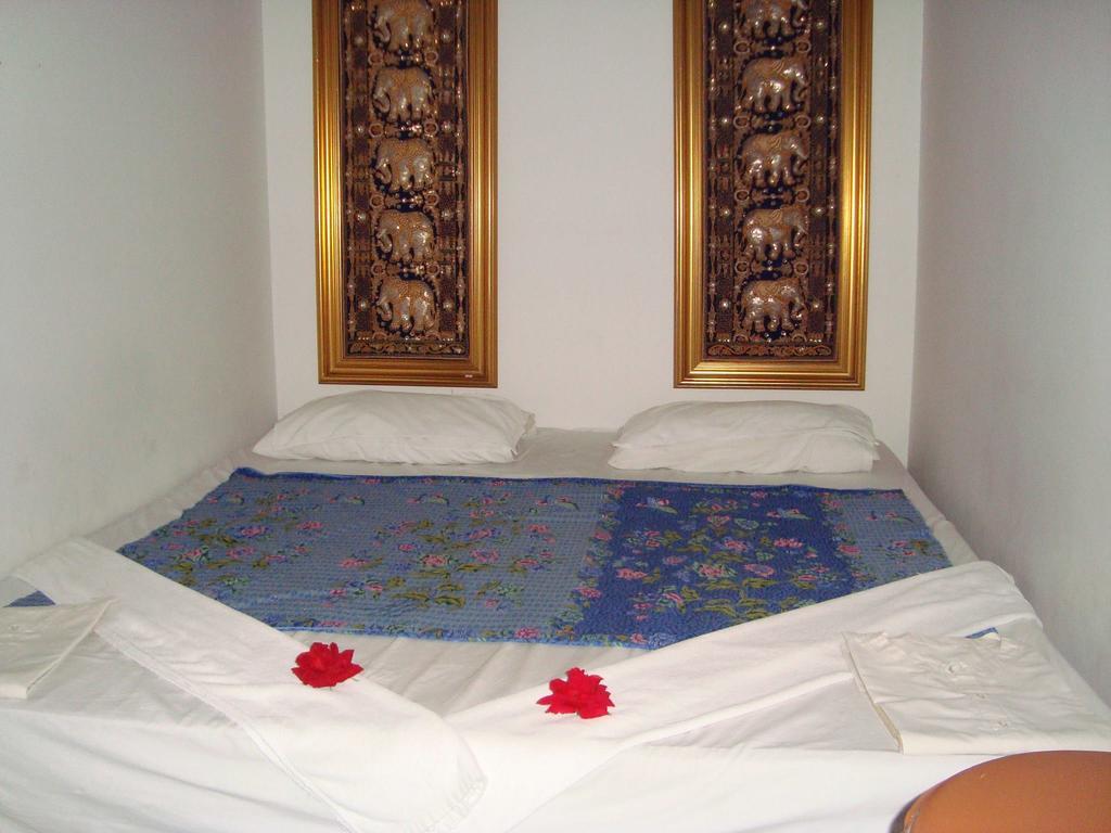 Regent Silom Hotel Bangkok Bagian luar foto